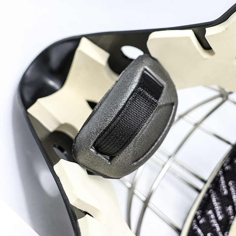 خوذة حارس المرمى الواقية من الفولاذ الأبيض لهوكي الجليد